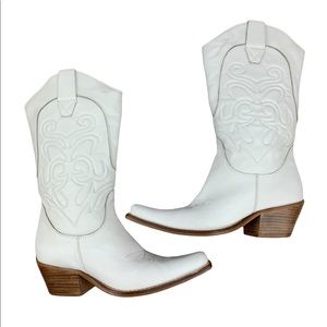 Y2k white cowboy boots